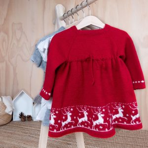 Stickad klänning Ren – garnpaket i Bluum Pure Eco Baby Wool