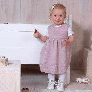 Stickad klänning Hjärta – garnpaket i Bluum Pure Eco Baby Wool