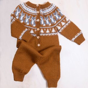Stickad overall Räv – garnpaket i Bluum Pure Eco Baby Wool