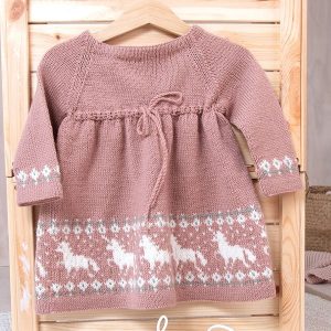 Stickad klänning Enhörning – garnpaket i Bluum Pure Eco Baby Wool