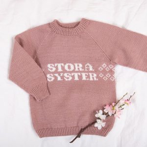 Stickad tröja Storasyster – garnpaket i Bluum Pure Eco Baby Wool