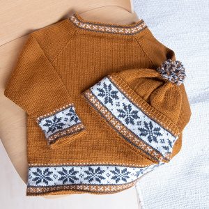Stickat set Åttabladsros tröja och mössa – garnpaket i Bluum Pure Eco Baby Wool
