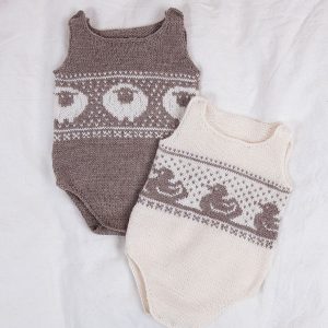 Stickade Bodys 2st Får och Anka – garnpaket i Bluum Pure Eco Baby Wool