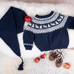 Stickat set Vinternatt-tröja med tomteluva – garnpaket i Bluum Pure Eco Baby Wool