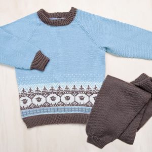 Stickat set Får i skogen – garnpaket i Bluum Soft Merino Ull