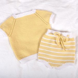 Stickat set T-shirt och blöjbyxa ränder – garnpaket i Bluum Soft Merino Ull