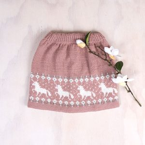 Stickad kjol Enhörning – garnpaket i Bluum Pure Eco Baby Wool
