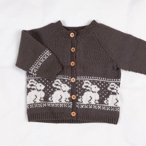 Stickad kofta Kanin – garnpaket i Bluum Pure Eco Baby Wool