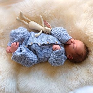 Stickad overall Hugo – garnpaket i Bluum Soft Merino Ull