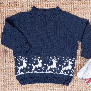 Stickad tröja Ren – garnpaket i Bluum Pure Eco Baby Wool