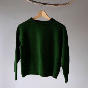Stickad tröja Ultimat till dam Flaskgrön – garnpaket i Bluum Soft Merino Ull