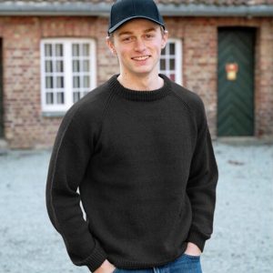 Stickad tröja Ultimat till män Svart – garnpaket i Bluum Soft Merino Ull