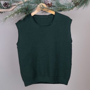 Stickad väst Robin til dam Flaskgrön – garnpaket i Bluum Soft Merino Ull