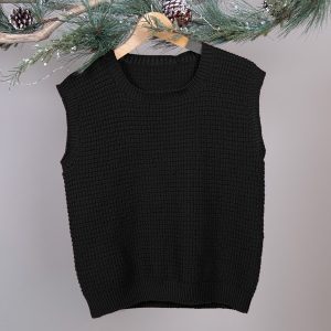 Stickad väst Robin til dam Svart och grått – garnpaket i Bluum Soft Merino Ull